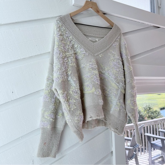 Anthropologie Textured V-neck Sweater Light Gray - Picture 4 of 6